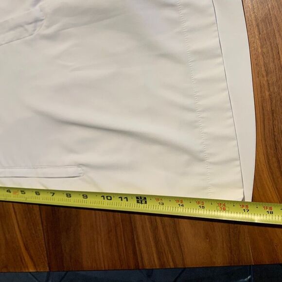 Nike golf, tennis, pickleball skort, Sz 10, EUC, pockets, front zip, all white - Picture 12 of 16